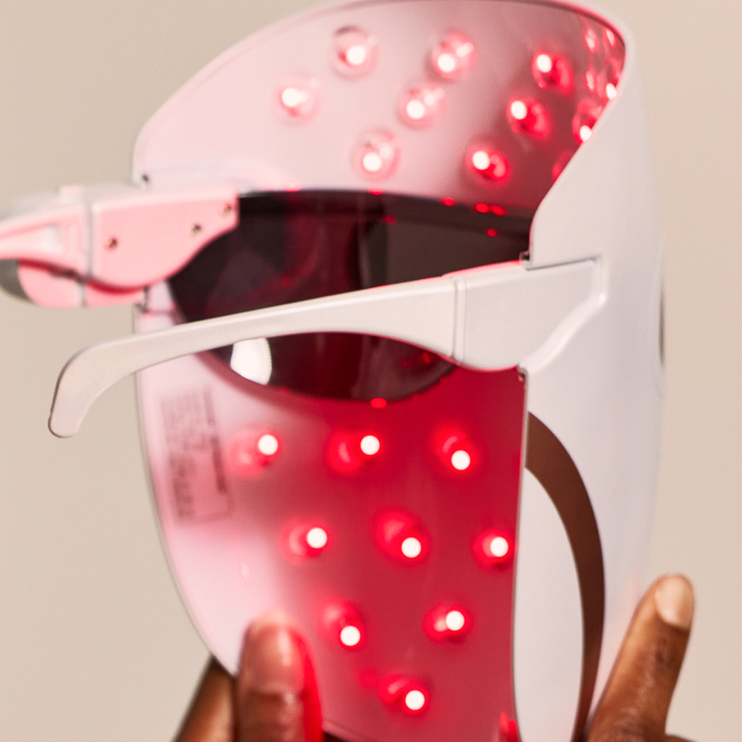 At-home LED therapy targeting signs of aging and dullness